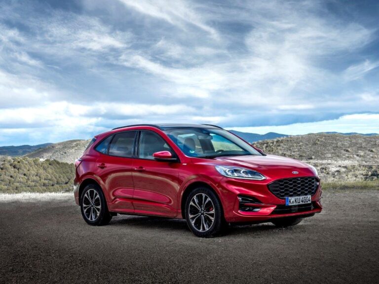 ALL-NEW FORD KUGA: SPORTY AND SLEEK
