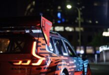 Honda Unveils CR-V Hybrid Racer